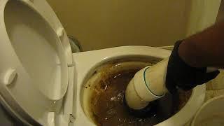 FROM SINKS TO SEWERS IN VENTURA CA PLUMBER USES SUPER PLUNGER UNBLOCKS PLUGGED TOILET