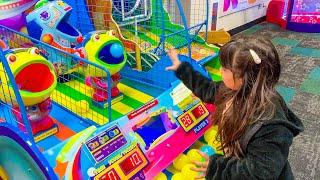 Kids Arcade Games with Splash the Duck & Plastic Balls Games at Chuck E Cheese - ZMTW