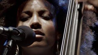 ESPERANZA SPALDING RADIO MUSIC SOCIETY - Hold on me