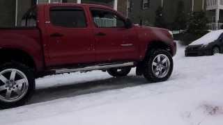 4WD vs 2WD in the snow with Toyota Tacoma