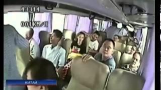 ДТП в Китае: Грузовик врезался в пассажирский автобус
