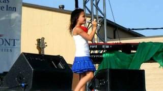 GRENADE BRUNO MARS - PRESLEY ELISE SINGS AT TEXAS FESTIVAL ONLY 8 YEARS OLD ! MUST SEE !!