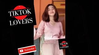 wanita cantik goyang dia menyukaiku/ viral tiktok