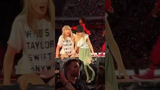 when Taylor Swift pulled her fan to stay with her on stage #taylorswift