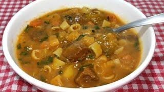 Sopa de macarrão,carne e legumes nutritiva com tempero caseiro natural ,nesse frio é td de bom