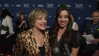 D23 2024 - Agatha All Along - pressroom - itw Aubrey Plaza Patti LuPone (Official video)