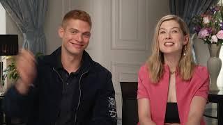 Josha Stradowski & Rosamund Pike about the new Rand in season 2