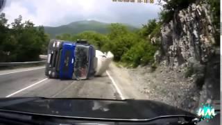 Ultimate Close Call Compilation 2014    Uniformedia