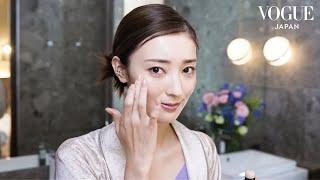 宮本茉由流「旅に出かけたくなる」夏にぴったりなアウトドアメイク。| Beauty Secrets | VOGUE JAPAN