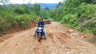 Bang Jhons lagi naikin motor di jalan licin