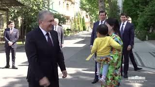 Президент Шавкат Мирзиёев оила аъзолари билан бирга Конституция референдумида овоз берди