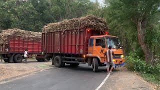 Evakuasi Truk gandeng R3m bl0ng di tikungan Lahor