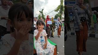 Gagal Fokus Adik Kecil Ternyata Di Belakangnya Tante Cantik Cantik