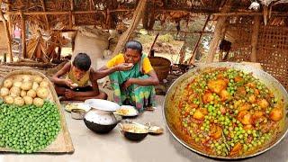 santali grand mother harvesting potato and cooking  MATAR ALOO  CURRY in tribe method||rural village