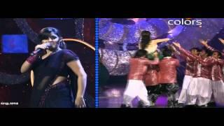 Priyanka Chopra & Sunidhi Chauhan performing on Desi Girl at GiMA 2011