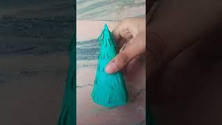 Make a Christmas tree with the help of paper