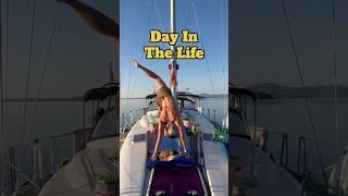 DAY IN THE LIFE OF A LIVEABOARD YOUTUBER/MUM! #shorts #sailing #sailinglife