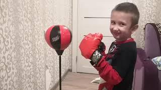Обзор напольной детской боксерской груши с перчатками.