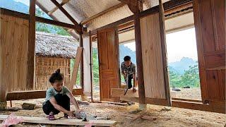 Phuong Vy tried to help her uncle to gradually complete the door of his dream small house