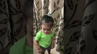 A must watch funny video of Saanvi |Rishu is wearing hairband  herself |1 year old wears hairband