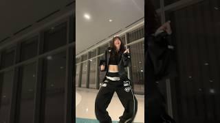 Ta Ta Ta ft. Jungkook dance trend @ the airport  #standingnexttoyou #3D #bayanni #jasonderulo