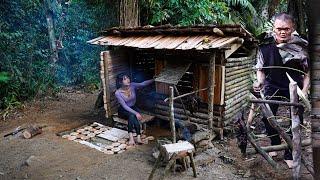 Camping girl scared by a thief in the wilderness - Bushcraft safe survival shelter