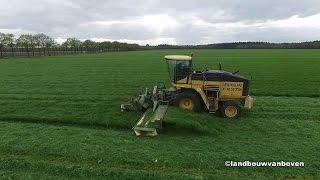 Hakselaar met een tripel Krone maaier