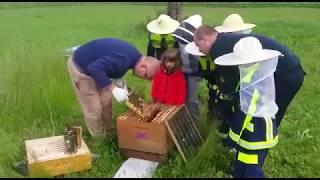 Besuch der Kinderfeuerwehr Lutherstadt Eisleben bei Imker Axel Aschenbrenner