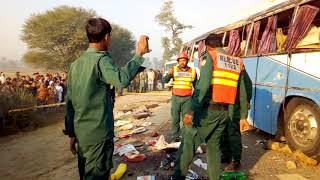 15 injured in road accident in Layyah Part 4 | Layyah News