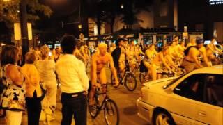 Gays/Lesbians Ride Bicycles Nude In Chicago To Prove A Point
