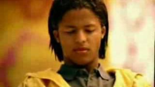 Giovanni dos santos en su primer comercial en TV