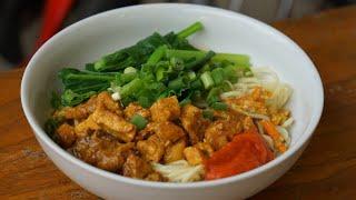 hujan-hujan makan mie ayam enak!resep mie ayam komplit dan mudah