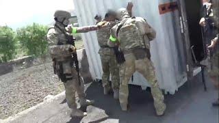 Военнослужащих Пограничной службы задержали за взятки на границе Кыргызстана и Узбекистана