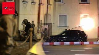 Video zeigt, wie SEK Wohnung stürmt – plötzlich explodieren Blendgranaten