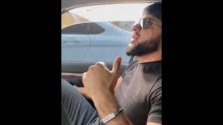 Ислам Итляшев поёт в машине.