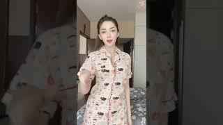 Cewe hot cantik nambah demage || Goyang tiktok hot hits terbaru