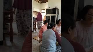 IBU IBU LAGI PADA NGERUMPI