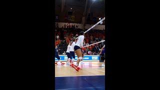 Illinois Wins vs. Northwestern | Illinois Volleyball