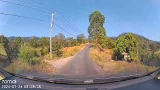 Suasana mengemudi yang menegangkan di Jalan Pura Kawitan Kayu Selem, Songan, Kintamani dari Utara