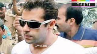 Salman Khan caught smoking on No Tobacco Day, will be fined