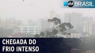 Frio intenso muda rotina de moradores das regiões sudeste e centro-oeste | SBT Brasil (29/06/21)