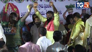 Narsingi Sarpanch Ashok Yadav Teenmar Dance 2018 | Narsingi Bonala Potel Uregimpu | Tg5 Telugu