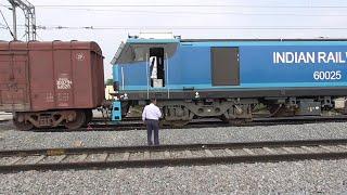 India's Most Powerful Locomotive WAG 12 Decouples with Freight | 60025 SRE WAG 12