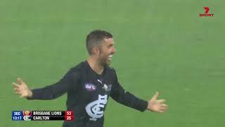 Kade Simpson kicks a goal in his final game - Carlton Blues @ Brisbane Lions