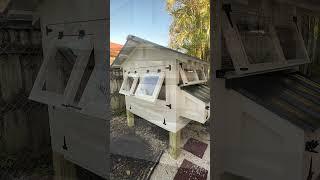 LOVELY Little Penthouse Coop!  #chickencoops #raisingchickens #chicken