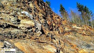 Huge Quarry With Oxidized & Mineralized Argillitic Veins!