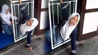 Video Viral Siswi SMA Tersangkut di Celah Pintu Tralis: Ora Isoh, Eh Eh Tolong!