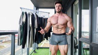 WHAT CLOTHING LOOKS LIKE WHEN YOU’RE A BODYBUILDER…