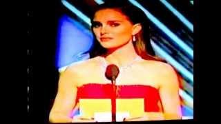 Natalie Portman presentando a Demian Bichir nominado al Oscar como Mejor Actor  en A Better Life.