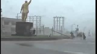 Trees uprooted as cyclone 'Hudhud' makes landfall in Vizag, AP